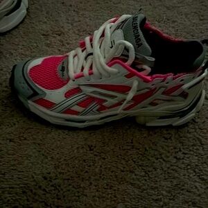 selling belenci runners size 9.5 price is 300$